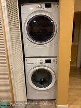 1334 NE 16th Ave-Unit -FRONT in Fort Lauderdale, FL - Foto de edificio - Building Photo