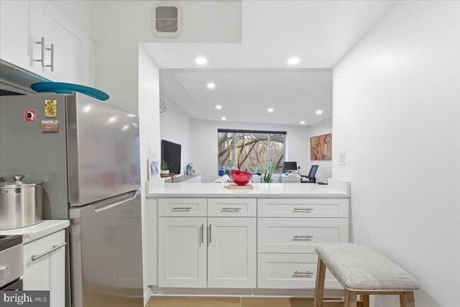 2141 Wisconsin Ave NW in Washington, DC - Building Photo - Building Photo