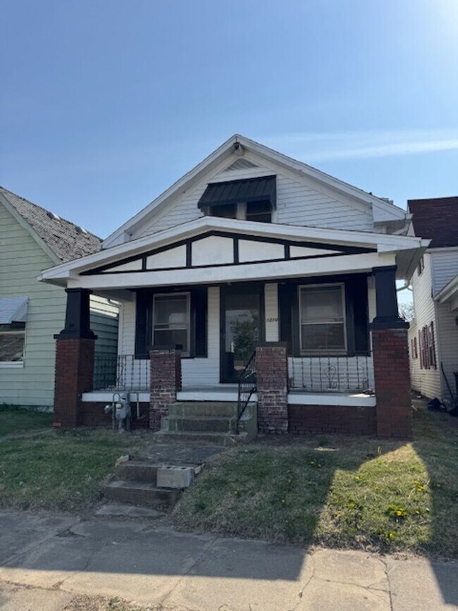 property at 1319 N Elliott St