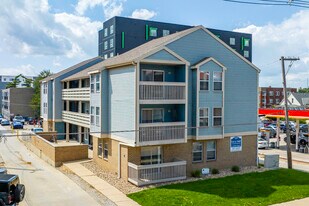 705 S 1st St in Champaign, IL - Building Photo