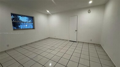 5643 Grant St in Hollywood, FL - Building Photo - Building Photo