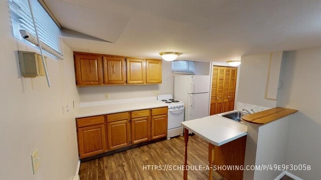 property at 1008 W Bluff