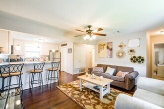 1122 Bagby Ave in Waco, TX - Building Photo - Building Photo