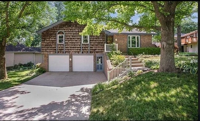 property at 5512 NW Indian Hills Ln