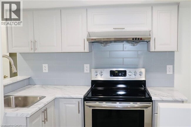 property at 386 Grovehill Cres