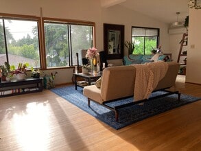 2312 SW 119th St, Unit House in Burien, WA - Building Photo - Building Photo