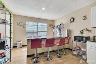 55 Guisborough Way in Edison, NJ - Building Photo - Building Photo