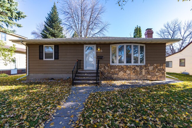 1123 S 12th St in Grand Forks, ND - Building Photo - Building Photo