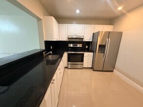 11925 NE 2nd Ave in Miami, FL - Foto de edificio - Building Photo