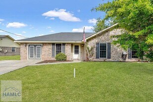 908 Highland Dr in Hinesville, GA - Building Photo