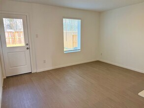 921 Pertuso Ln in Huffman, TX - Building Photo - Building Photo