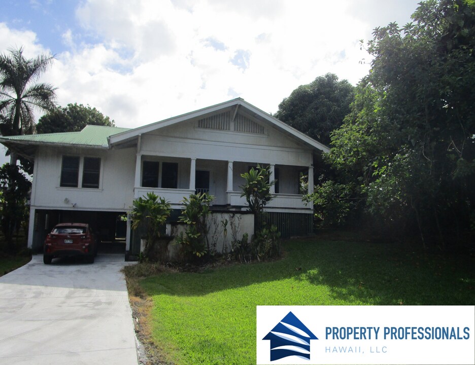1592 Kilauea Ave in Hilo, HI - Building Photo
