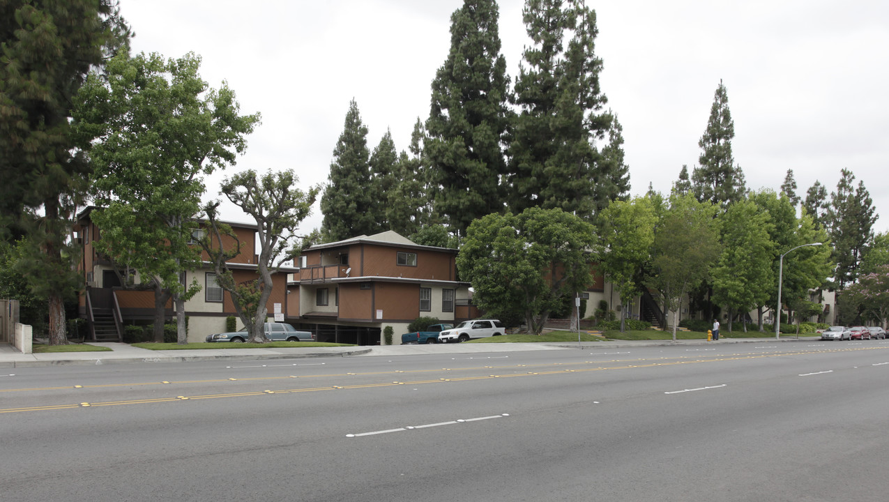 Cypress Villa Apartments in Anaheim, CA - Foto de edificio