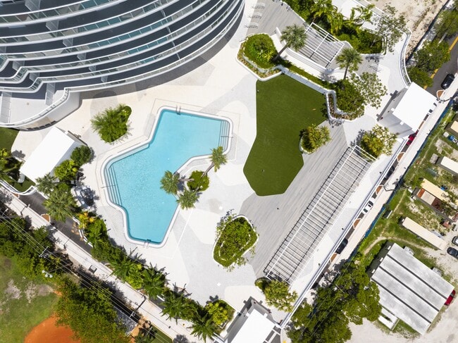 Flow Brickell in Miami, FL - Foto de edificio - Building Photo