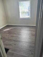 242 E Siebenthaler Ave in Dayton, OH - Building Photo - Building Photo