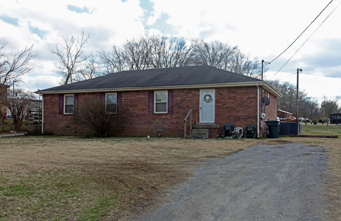 735 Longhollow Pike in Gallatin, TN - Building Photo