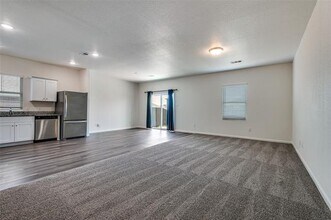 2525 Comal Creek Dr in Glenn Heights, TX - Foto de edificio - Building Photo