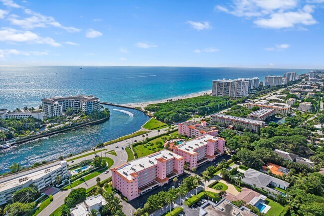 1001 E Camino Real in Boca Raton, FL - Building Photo - Building Photo