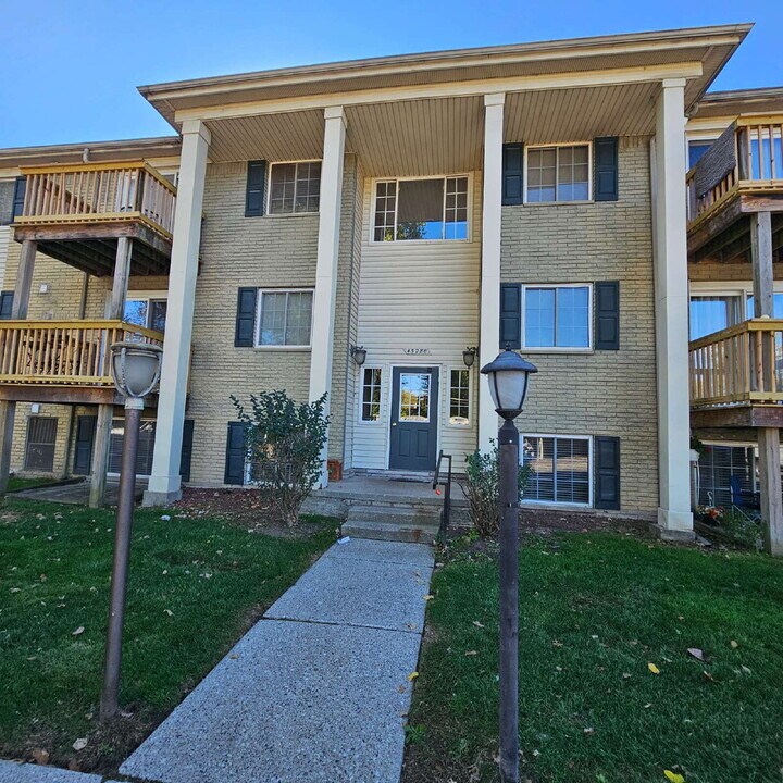 45280 Keding St in Utica, MI - Building Photo
