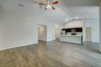 6363 Seven Springs Blvd in Greenacres, FL - Building Photo - Building Photo