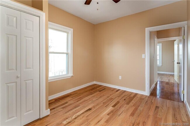 137 Deacon St in Bridgeport, CT - Building Photo - Building Photo