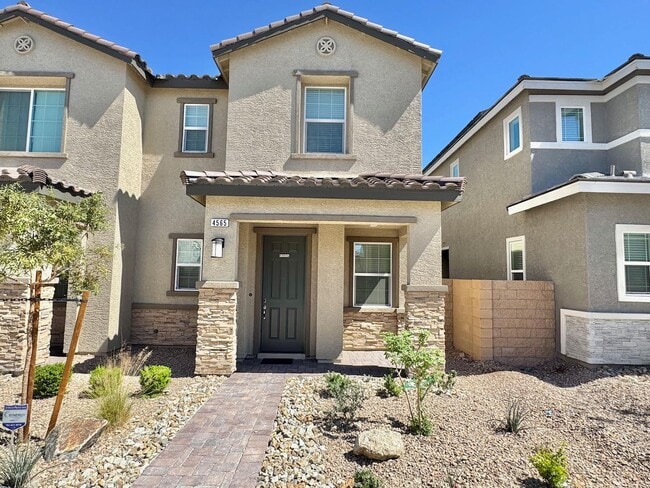 property at 4565 Queens Hl St