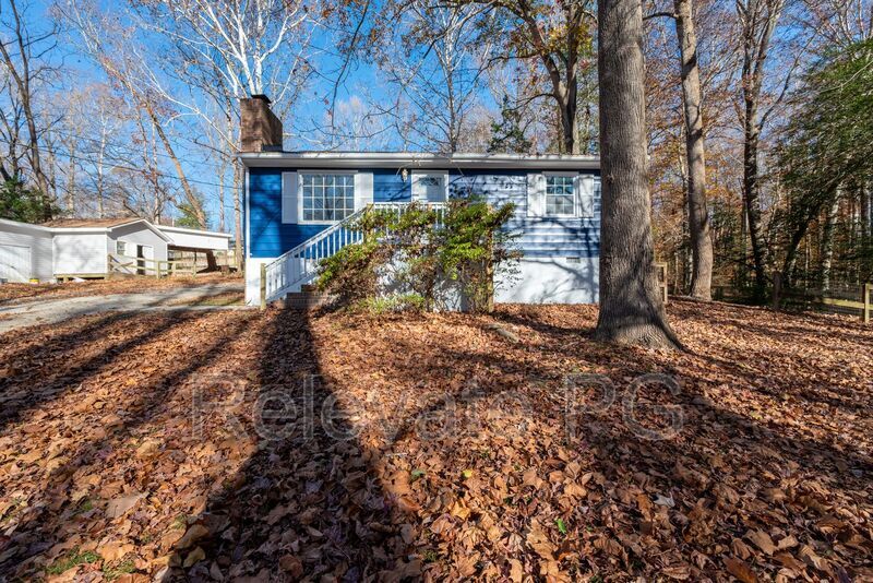 6805 Lakeshore Dr in Quinton, VA - Building Photo