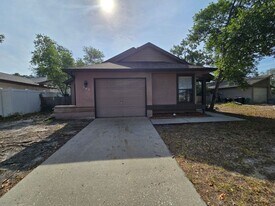787 Arthurs Ct in Tarpon Springs, FL - Building Photo