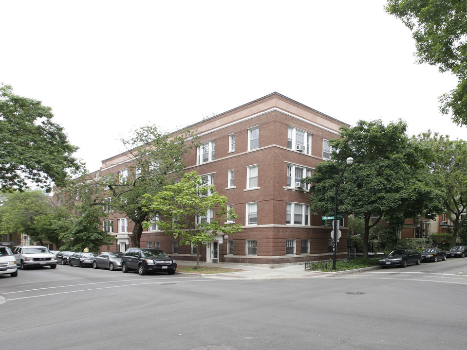 500 W Belden Ave in Chicago, IL - Building Photo