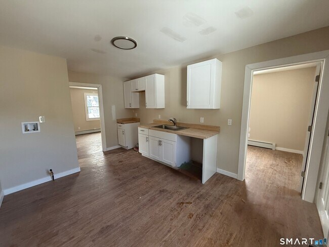 14 Smith St in Ansonia, CT - Building Photo - Building Photo