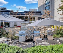 2200a Crystal Dr in Arlington, VA - Building Photo - Building Photo
