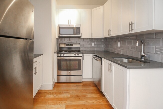 192 Stuyvesant Ave in Brooklyn, NY - Building Photo - Interior Photo