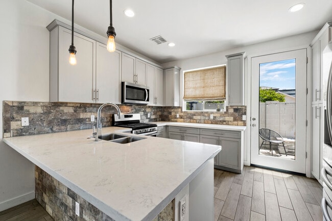 3030 N 38th St, Unit 120 in Phoenix, AZ - Building Photo - Building Photo