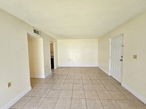 1215 Benoist Farms Rd in West Palm Beach, FL - Building Photo - Building Photo