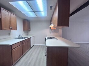 5712-5714 Manzanita Ave in Carmichael, CA - Building Photo - Building Photo