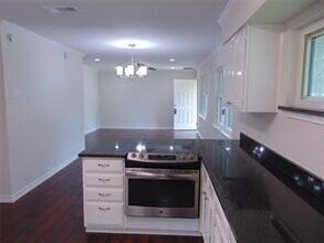 10232 Pinecrest Dr in Dallas, TX - Building Photo - Building Photo
