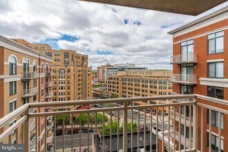 1220 N Fillmore St in Arlington, VA - Building Photo - Building Photo