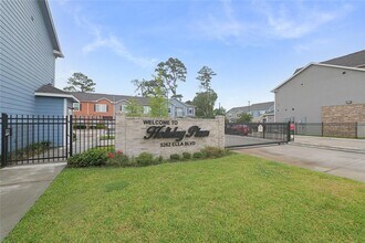 5262 Ella Blvd in Houston, TX - Foto de edificio - Building Photo