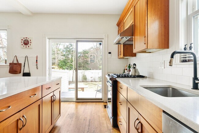 23 Gray St, Unit B in Cambridge, MA - Foto de edificio - Building Photo