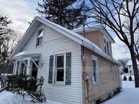 114 Knight St in Stroudsburg, PA - Building Photo