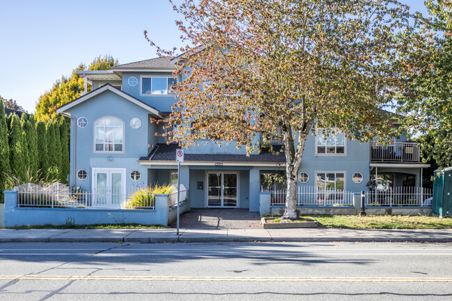 Carriage Court in Surrey, BC - Building Photo - Building Photo