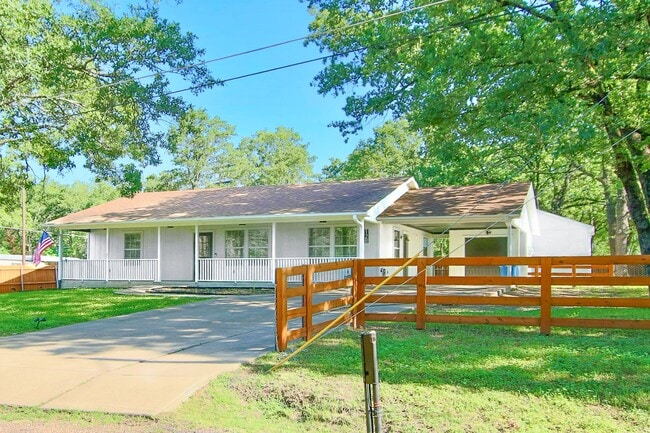 property at 128 Pollyanna Dr