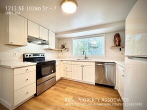 1213 NE 102nd St in Seattle, WA - Building Photo - Building Photo