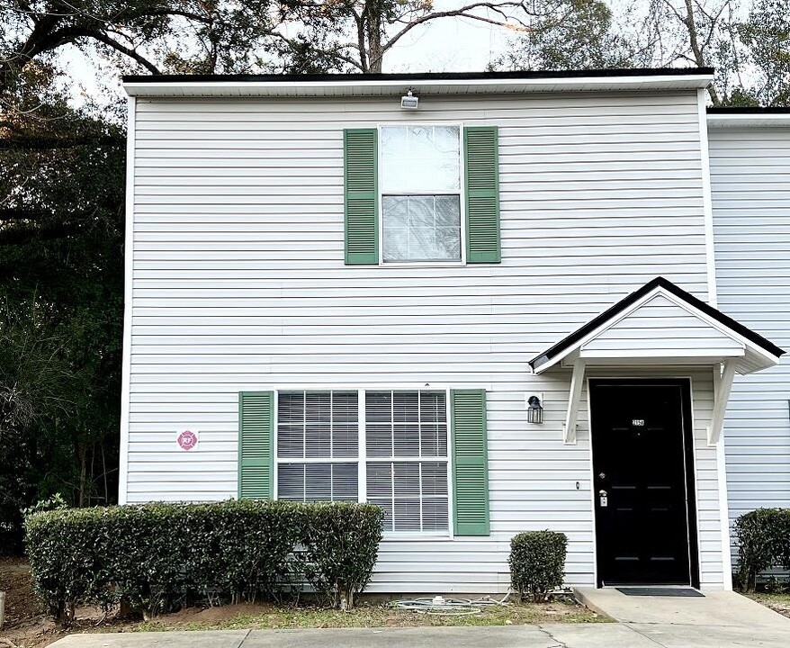 215 Dixie Dr in Tallahassee, FL - Building Photo