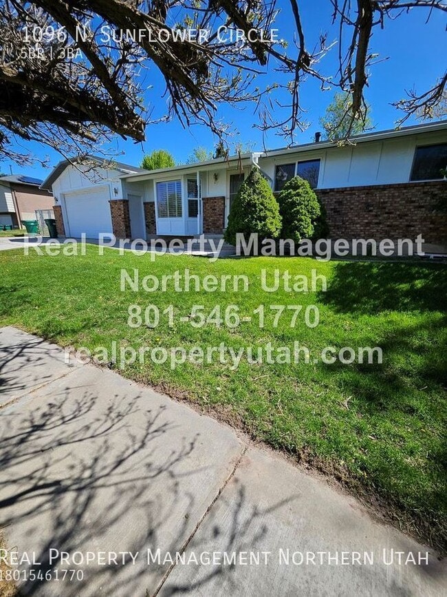 property at 1096 N Sunflower Cir