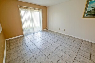 2325 W Pensacola St in Tallahassee, FL - Building Photo