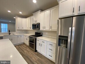 8612 Shady Pines Dr in Frederick, MD - Building Photo - Building Photo