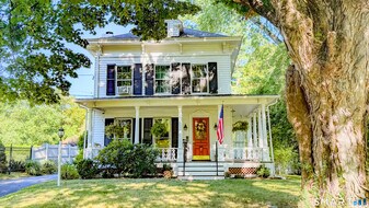 34 Hamilton Ave in Watertown, CT - Building Photo