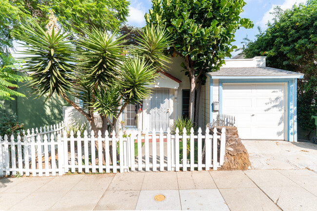 1432 Westerly Ter in Los Angeles, CA - Building Photo - Building Photo