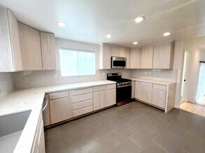 1703 Rindge Ln in Redondo Beach, CA - Building Photo - Building Photo